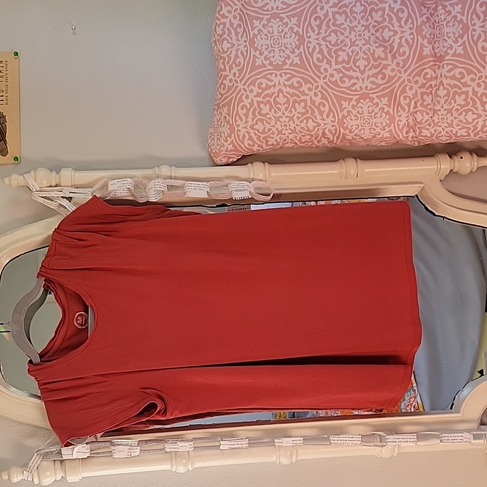 XL Maroon Maurices 24/7 tee